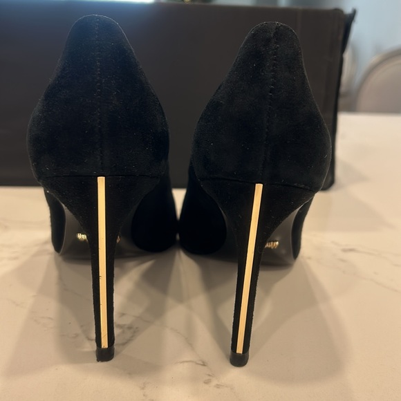 Massimo Dutti, Black with golden details.Good condition size 6/36, Heels 8cm - Picture 2 of 5